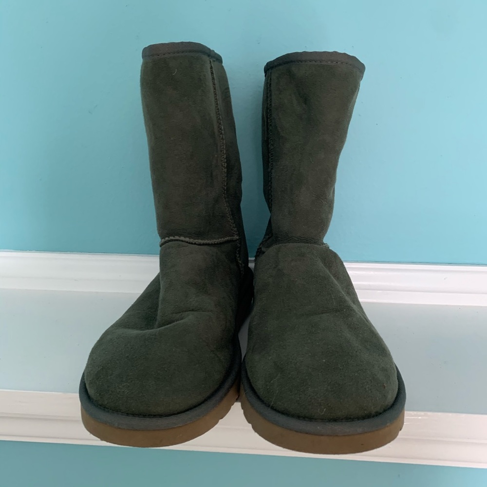 Ugg classic short green 9